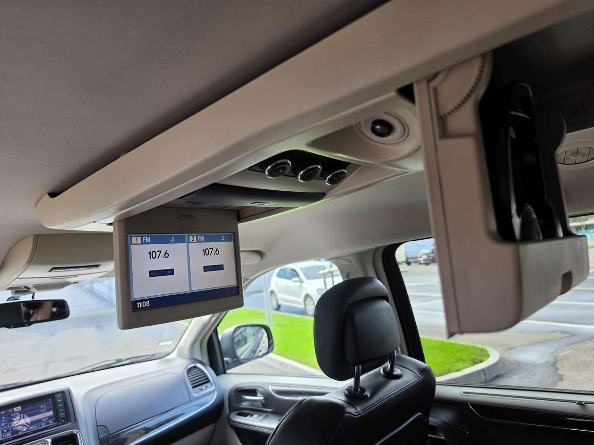 Lancia Voyager 2013 — photo 20