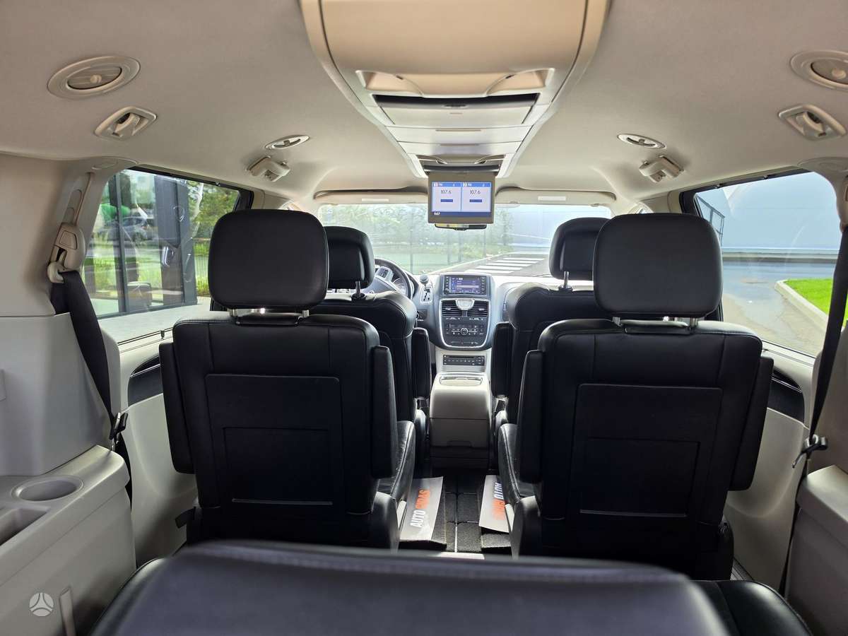 Lancia Voyager 2013 — photo 22