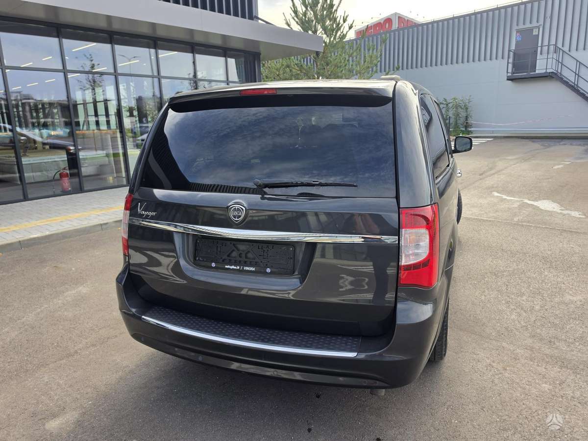 Lancia Voyager 2013 — photo 26