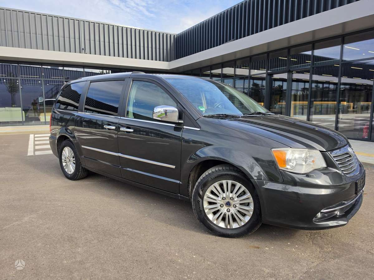 Lancia Voyager 2013 — photo 29