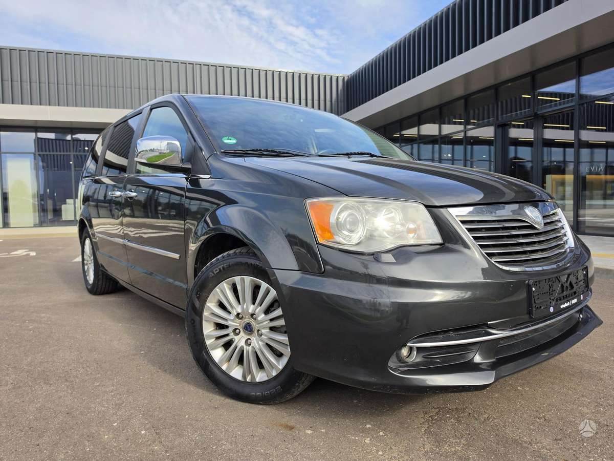 Lancia Voyager 2013 — photo 30
