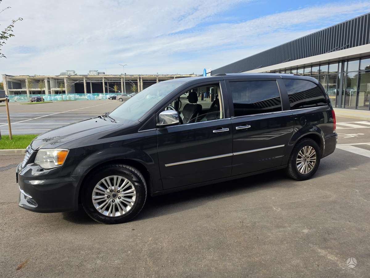 Lancia Voyager 2013 — photo 36