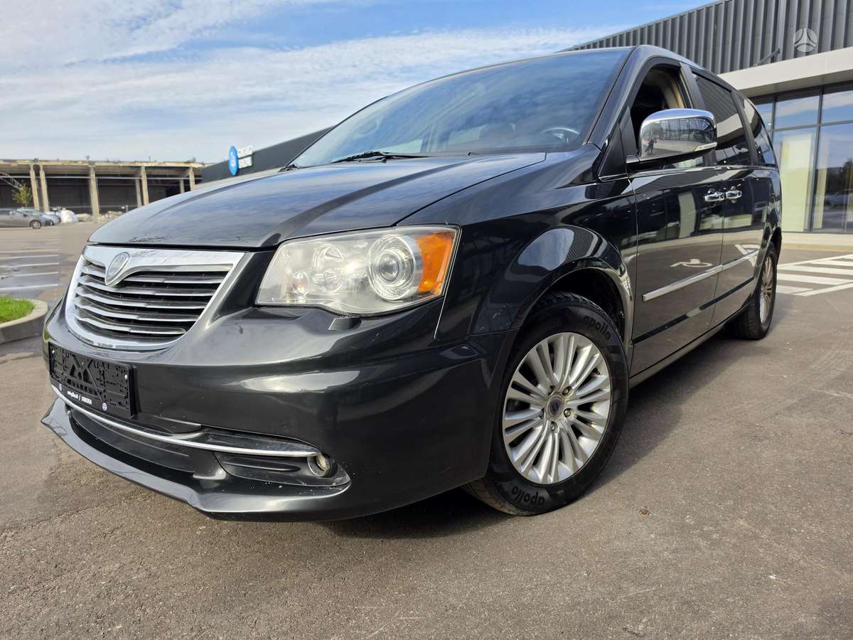 Lancia Voyager 2013 — photo 38