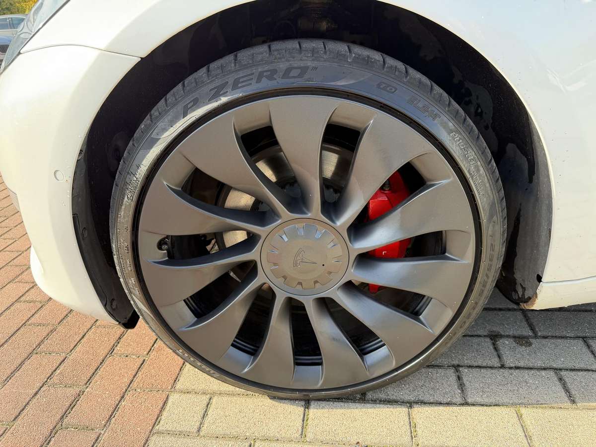 Tesla Model 3, sedans