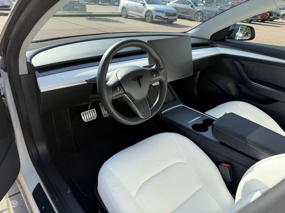 Tesla Model 3, saloon / sedan