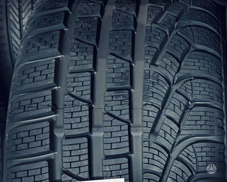 Pirelli, зимние 235/45 R18