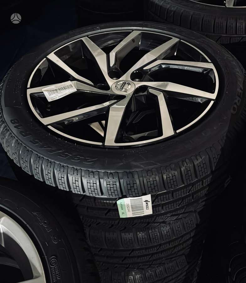Pirelli, зимние 235/45 R18
