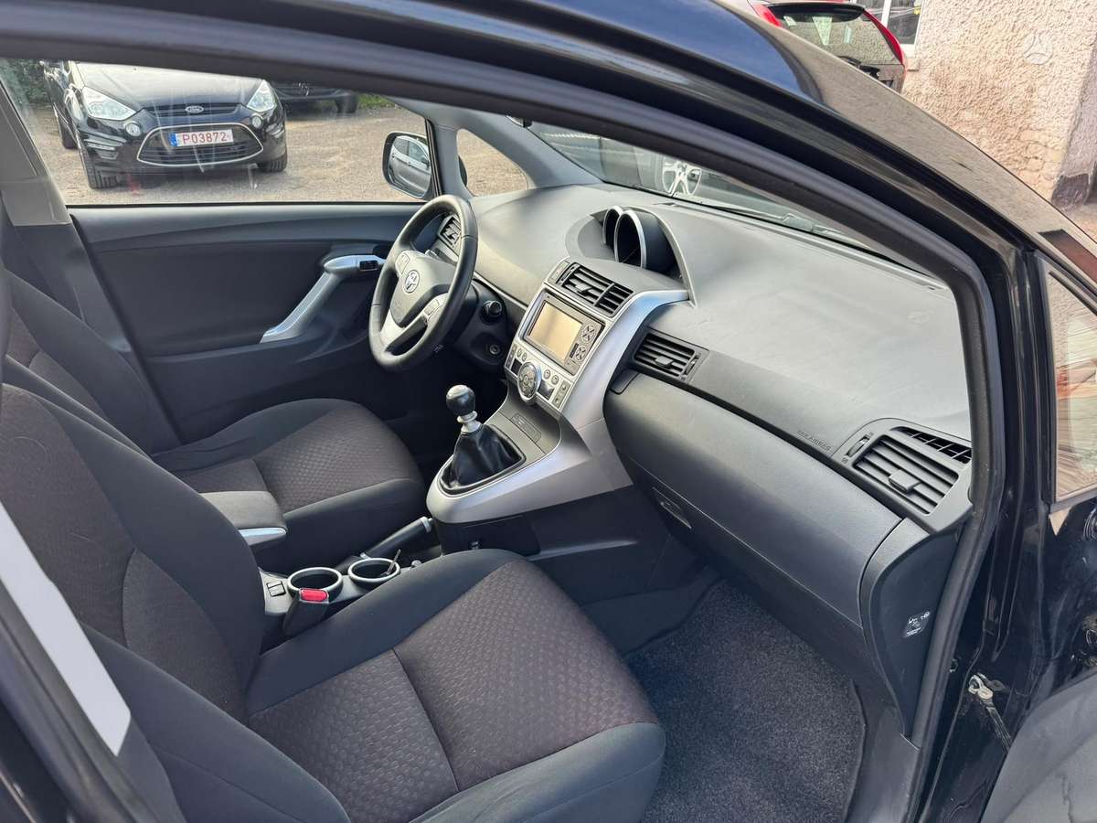 Toyota Verso, 2.0 l., Минивэн