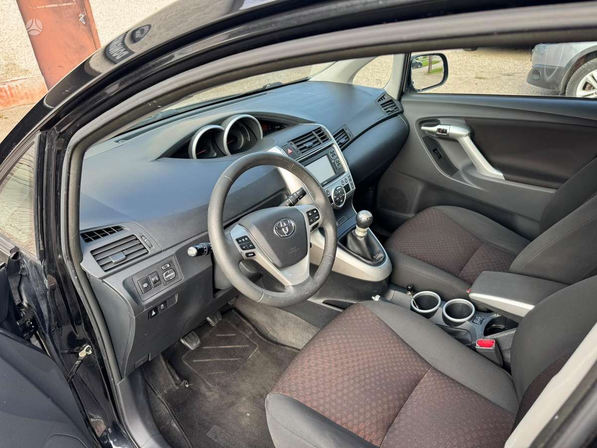 Toyota Verso, 2.0 l., mpv / minivan