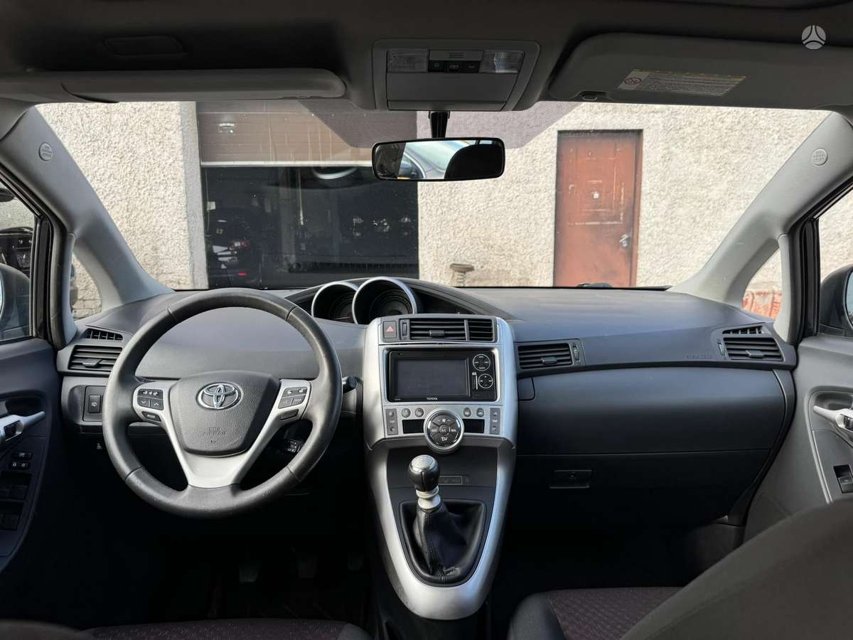 Toyota Verso, 2.0 l., Минивэн