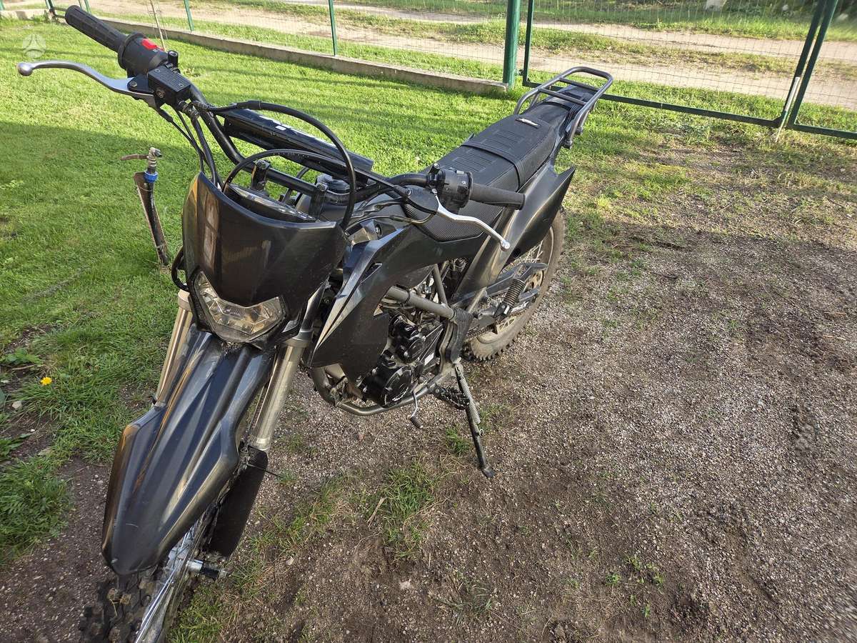 Asix Defender 250cc, motocross