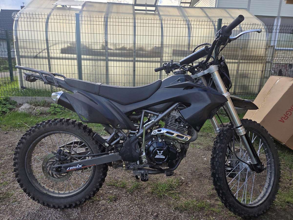 Asix Defender 250cc, motocross