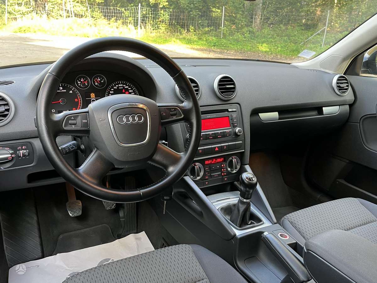Audi A3, 1.6 l., hatchback
