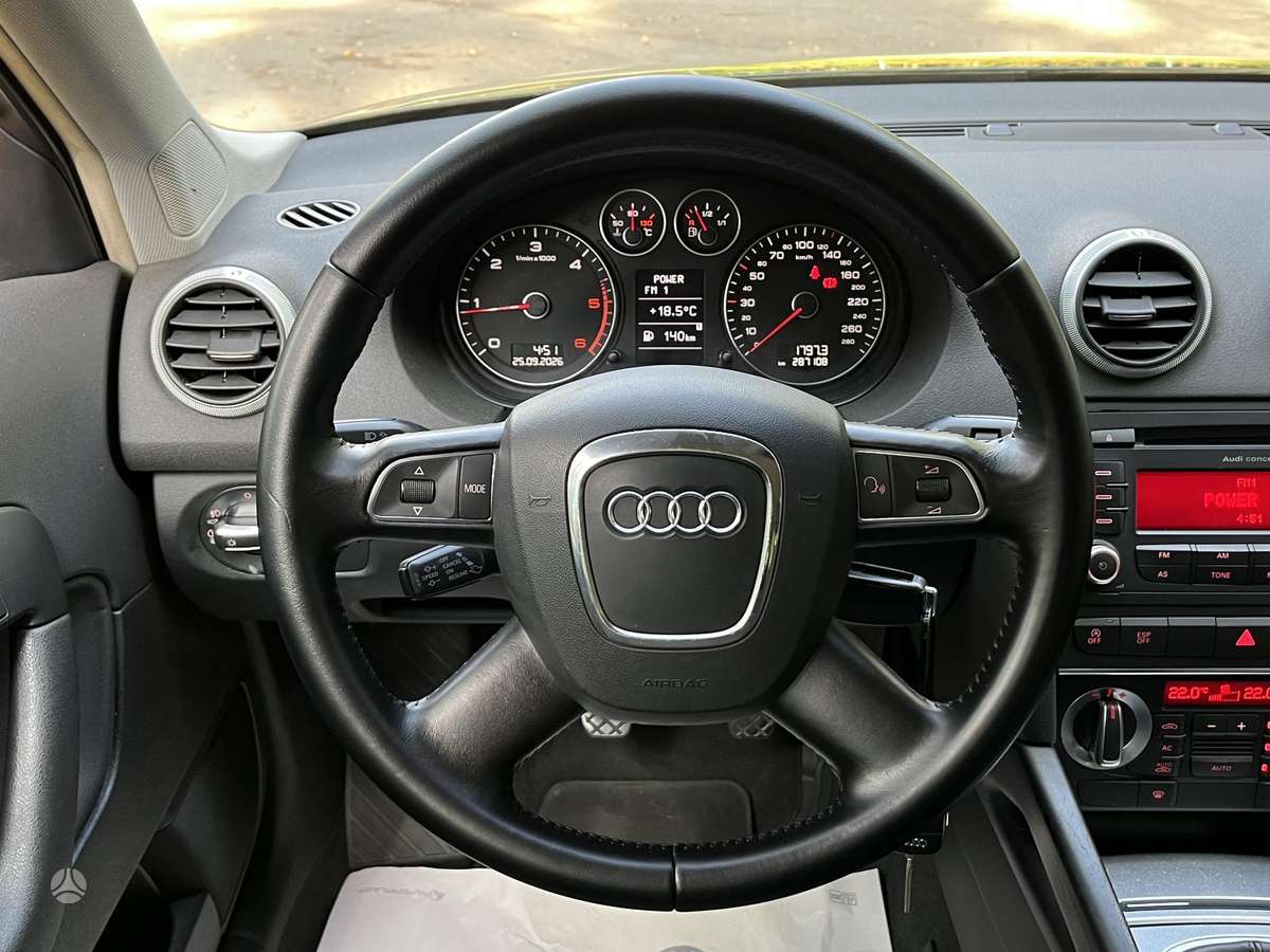 Audi A3, 1.6 l., hatchback