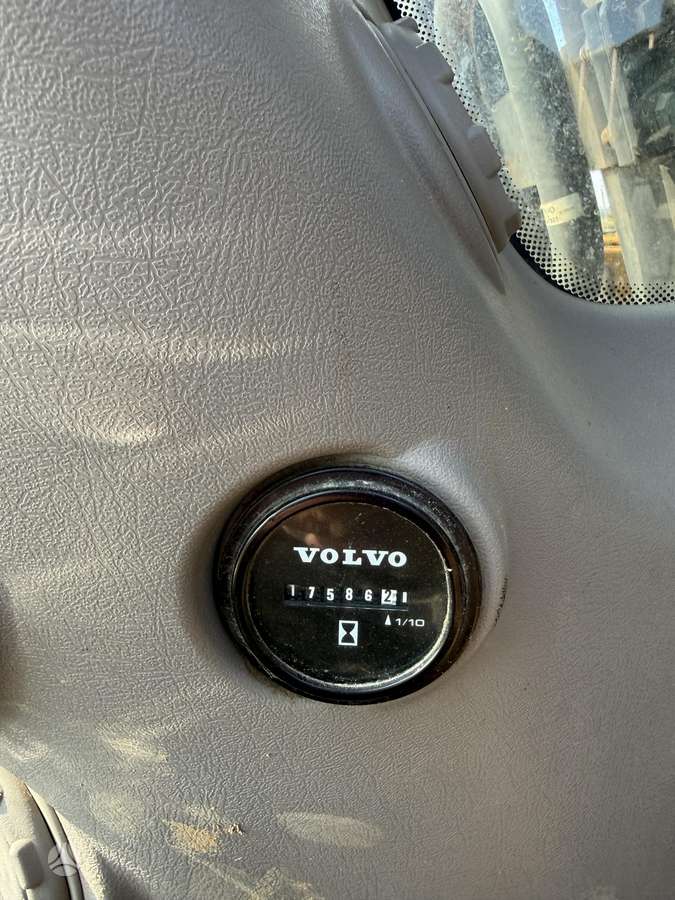 Volvo EC220DL, ekskavatoriai