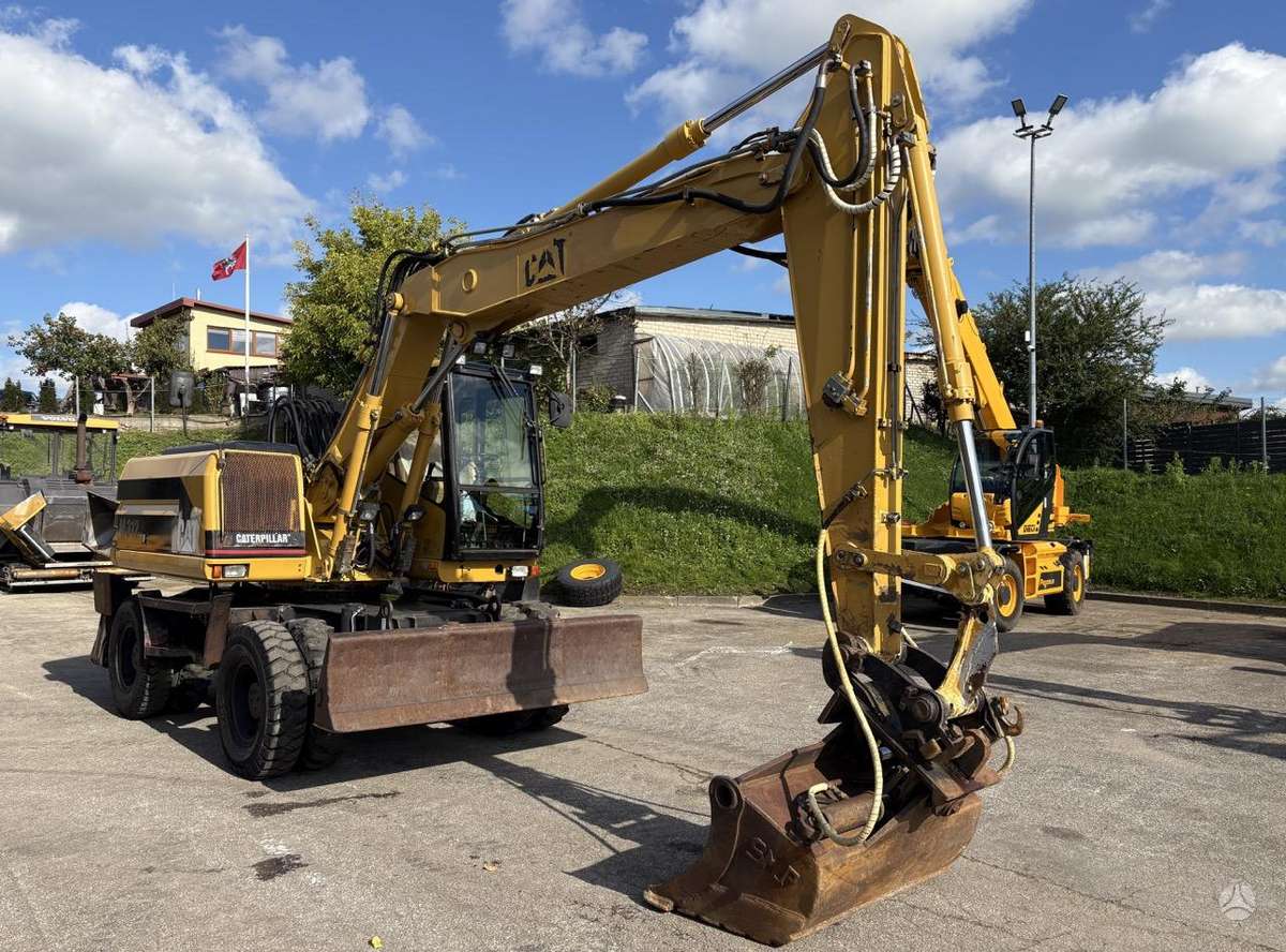 Caterpillar M 312, ekskavatoriai