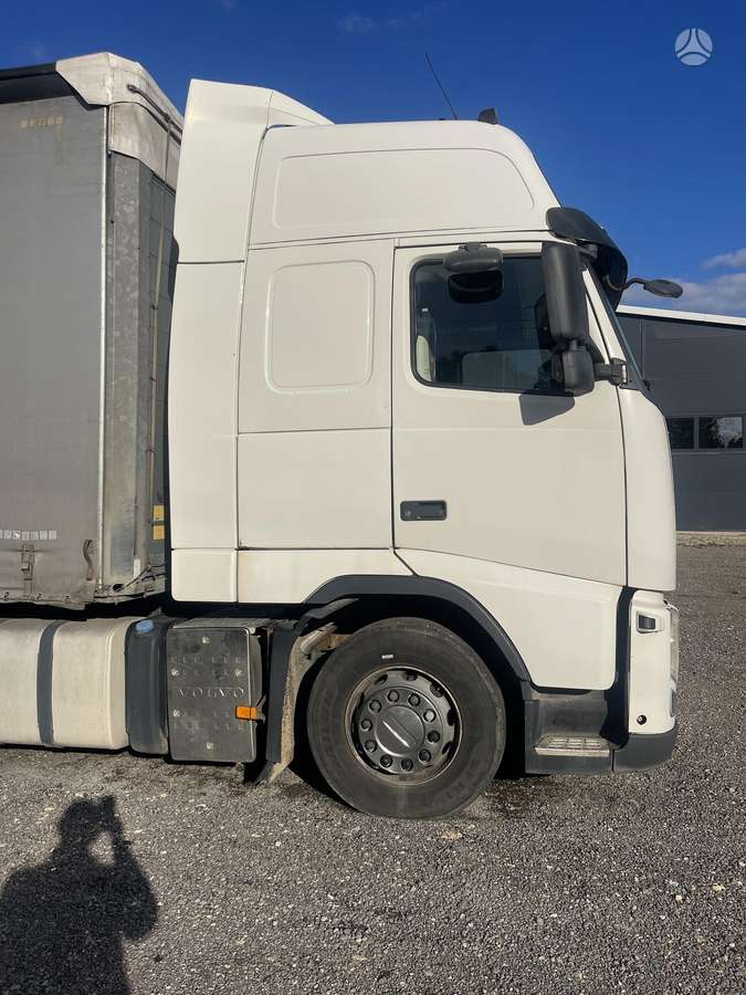 Volvo FH 12T, double sleeper