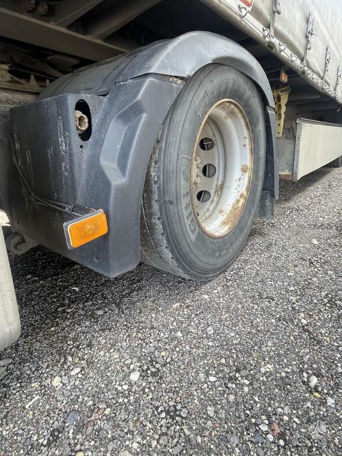 Volvo FH 12T, double sleeper