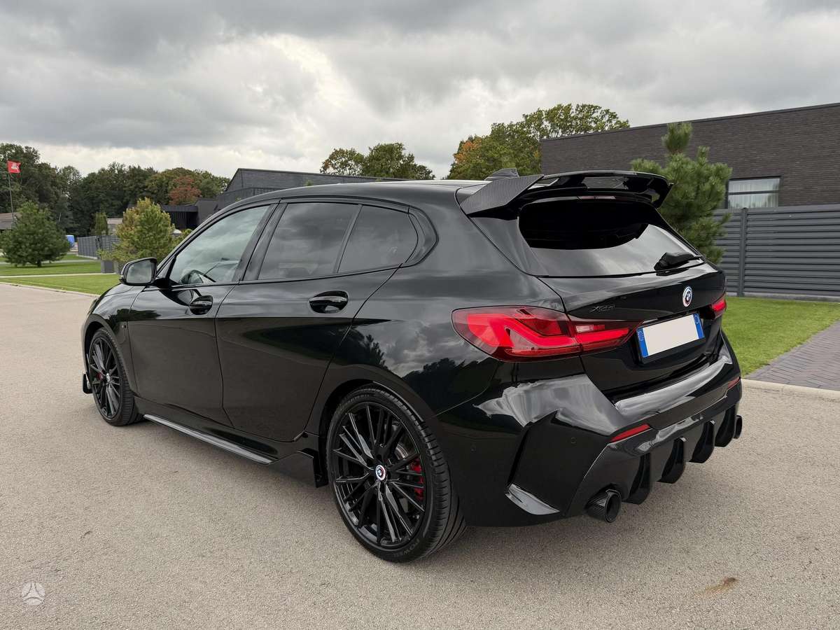 BMW M135, 2.0 l., hatchback
