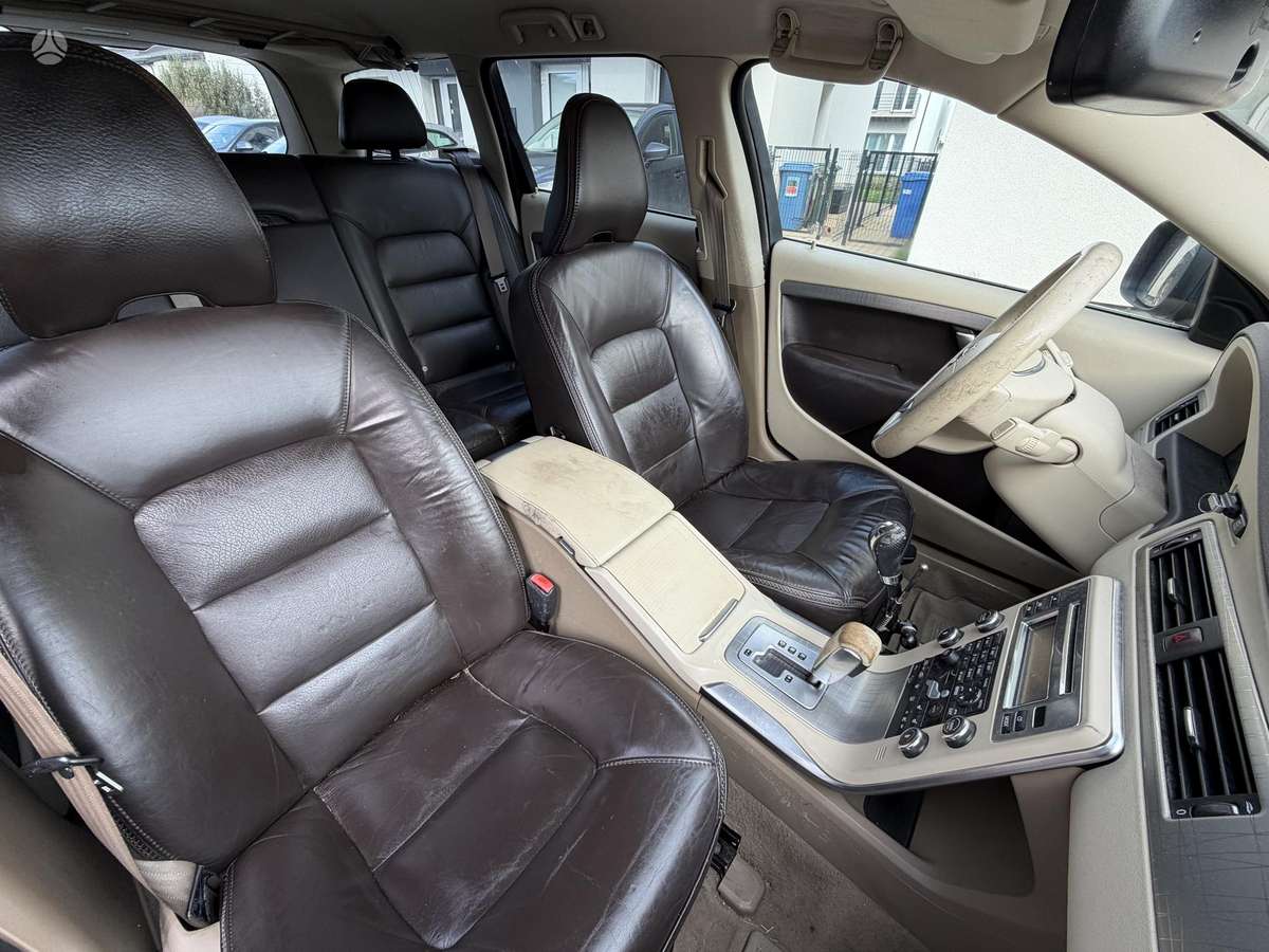 Volvo XC70, 2.4 l., wagon