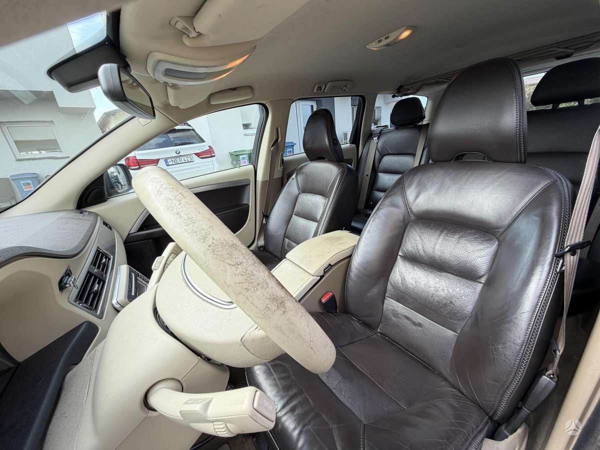 Volvo XC70, 2.4 l., wagon