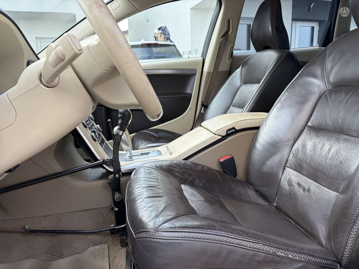 Volvo XC70, 2.4 l., wagon