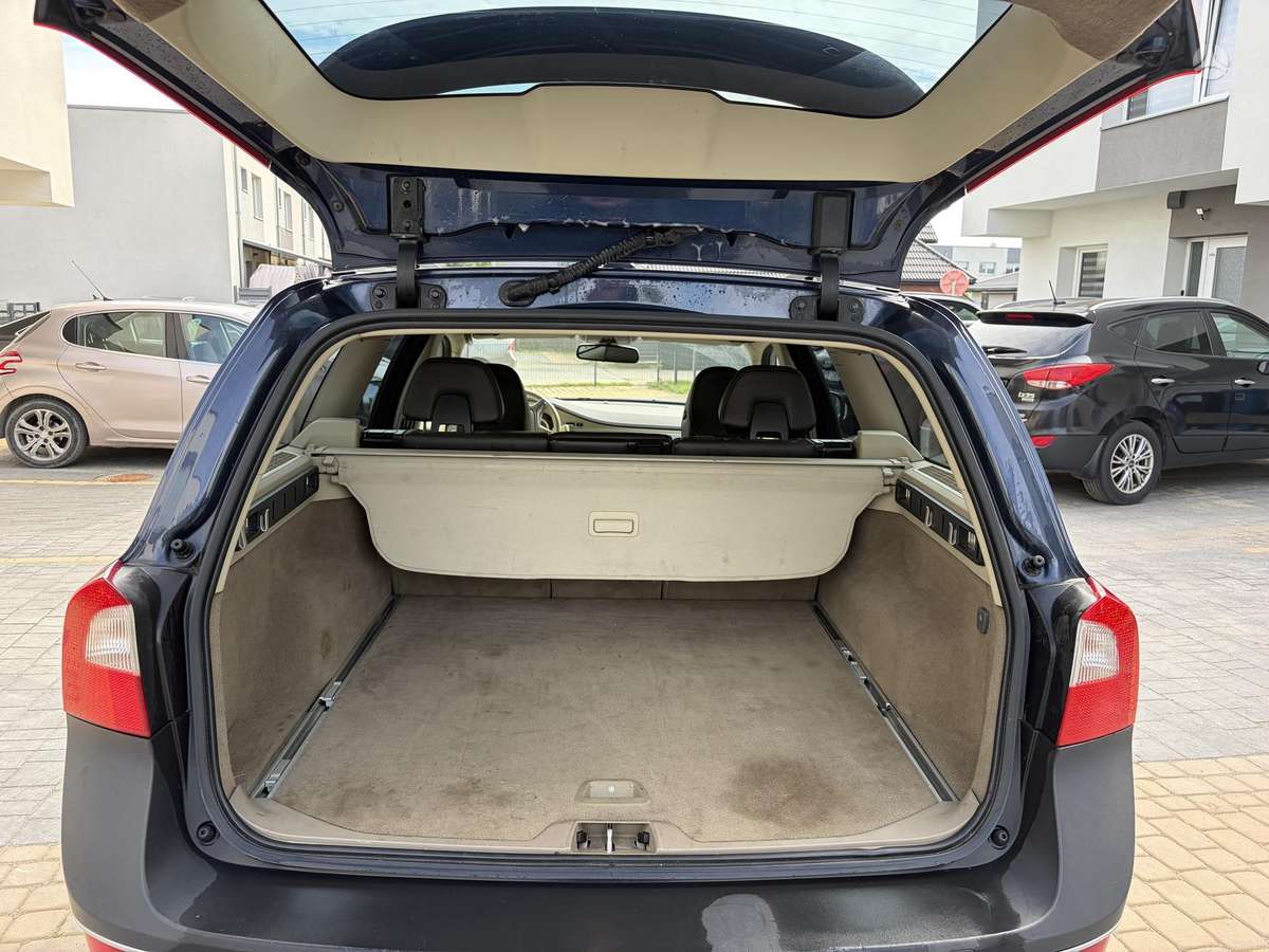 Volvo XC70, 2.4 l., wagon