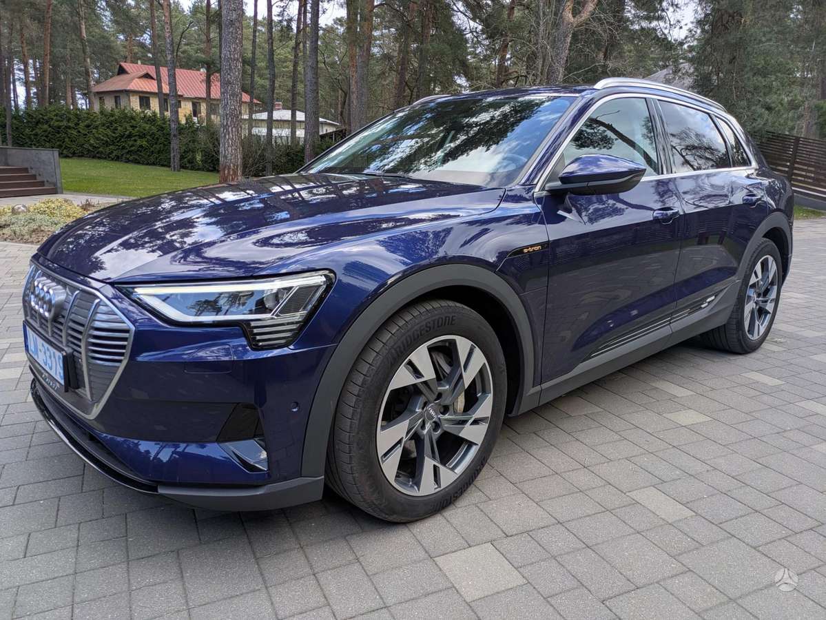 Audi e-tron, 71 kWh, off-road / crossover