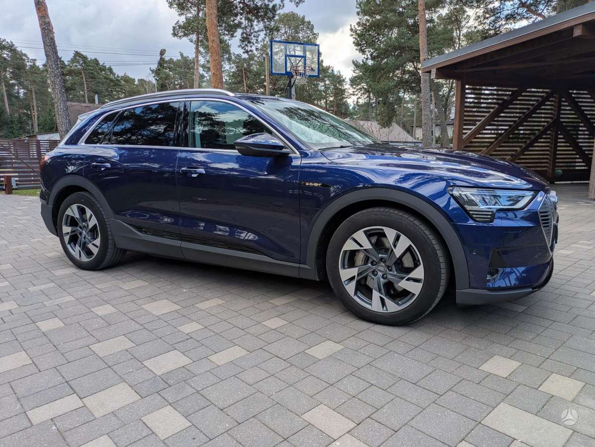 Audi e-tron, 71 kWh, off-road / crossover
