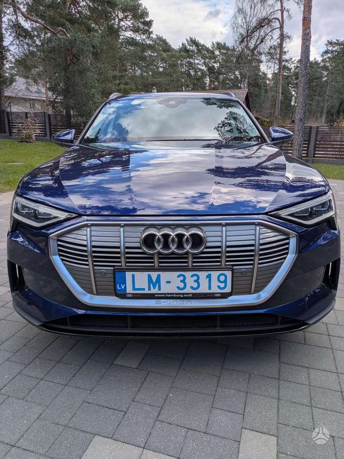Audi e-tron, 71 kWh, off-road / crossover