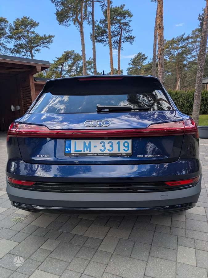 Audi e-tron, 71 kWh, off-road / crossover