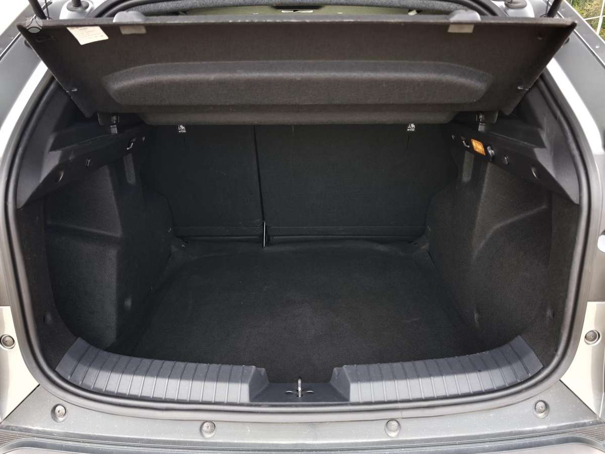 Dacia Duster, 1.6 l., Хэтчбек