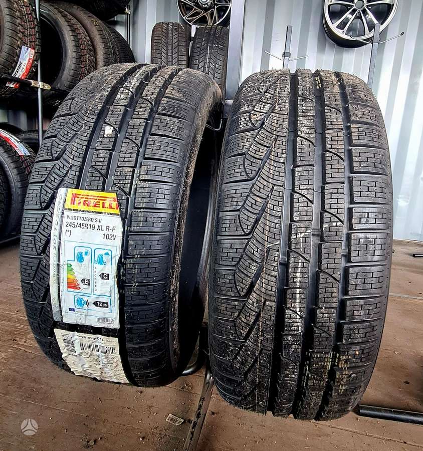 Pirelli SottoZero, winter 245/45 R19