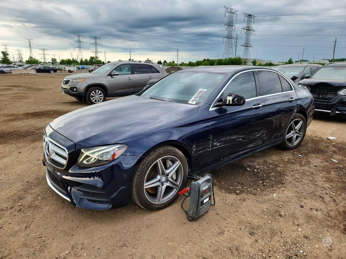Mercedes-Benz E300, 2.0 l., Седан