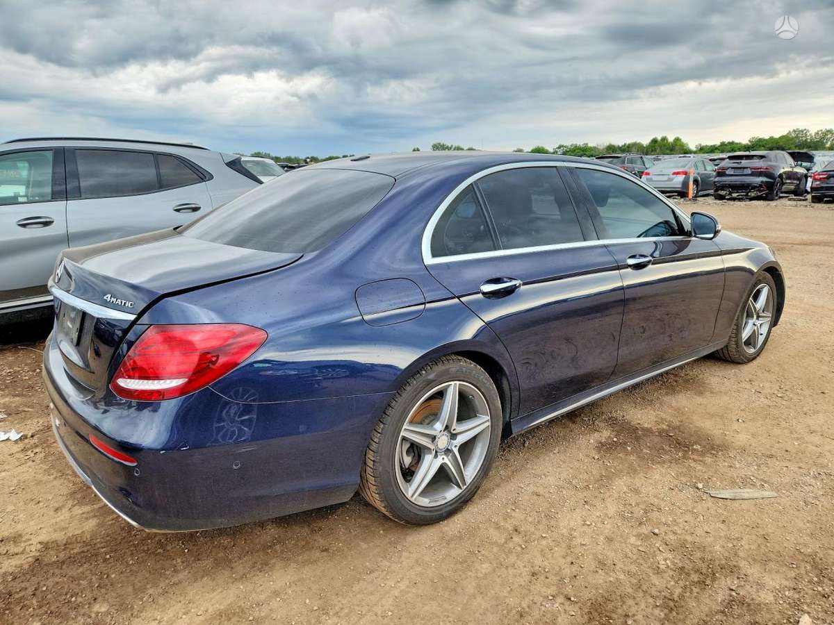 Mercedes-Benz E300, 2.0 l., Седан