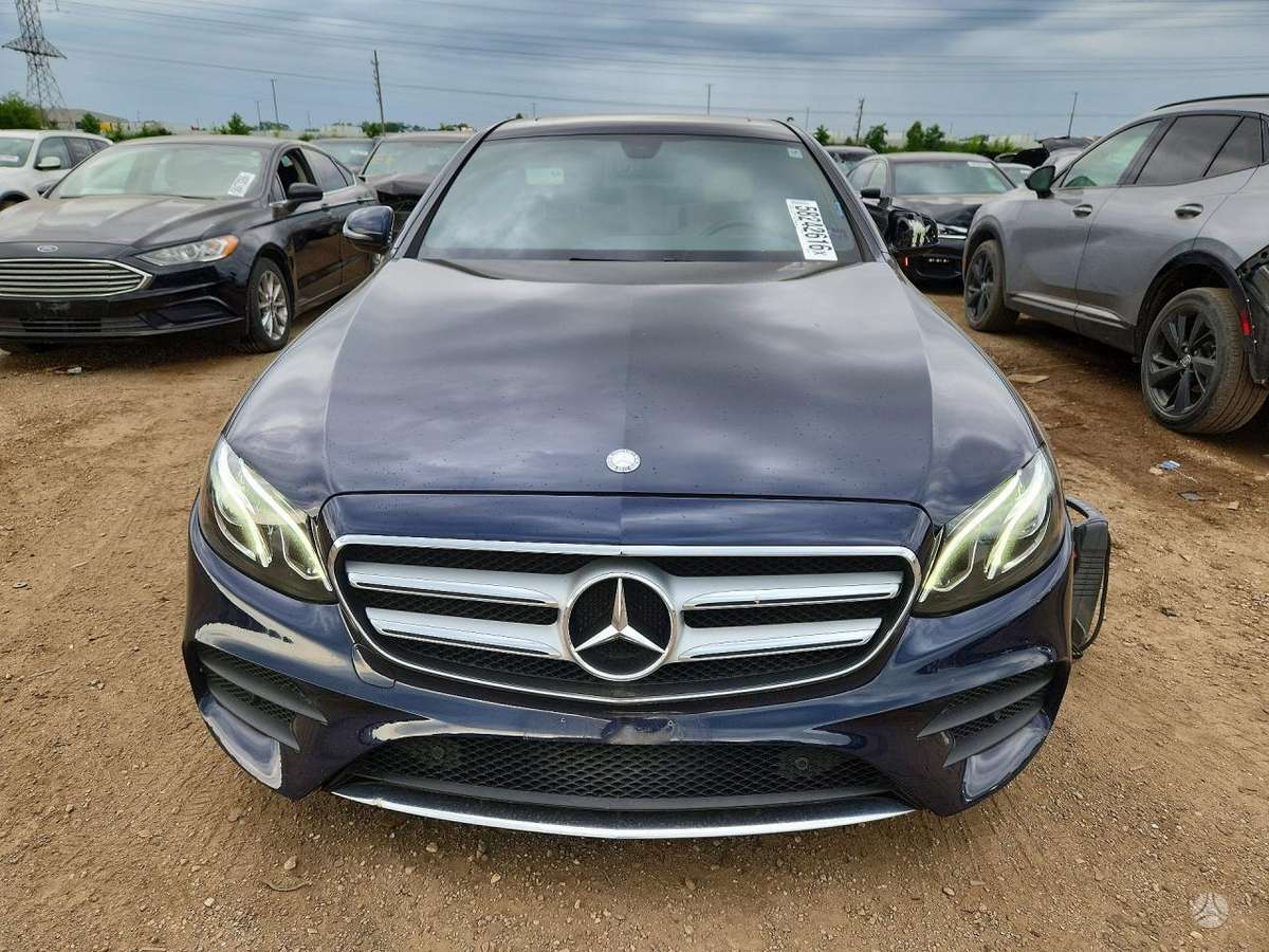 Mercedes-Benz E300, 2.0 l., Седан