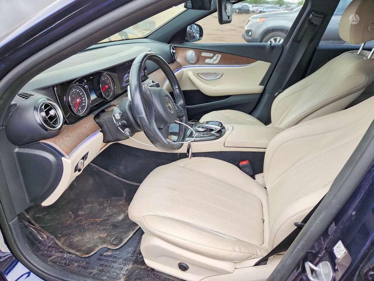 Mercedes-Benz E300, 2.0 l., Седан
