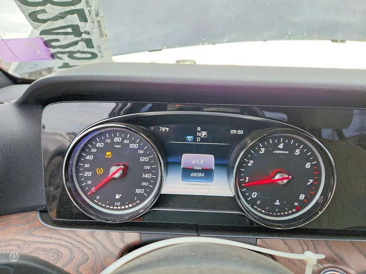 Mercedes-Benz E300, 2.0 l., Седан
