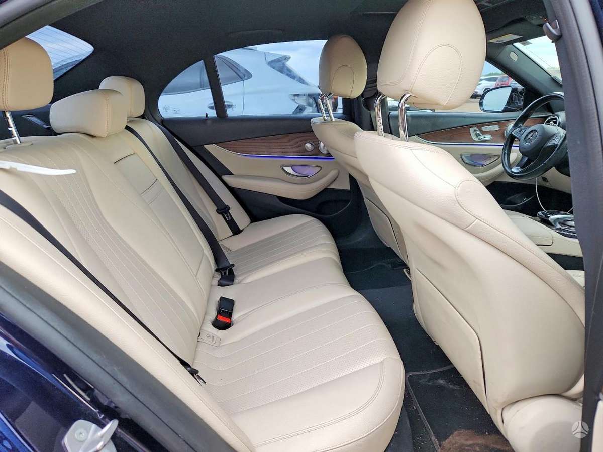 Mercedes-Benz E300, 2.0 l., Седан