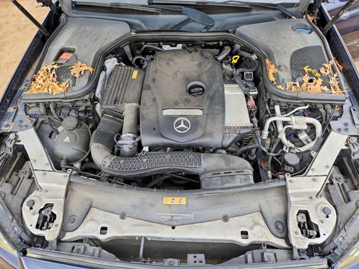 Mercedes-Benz E300, 2.0 l., Седан