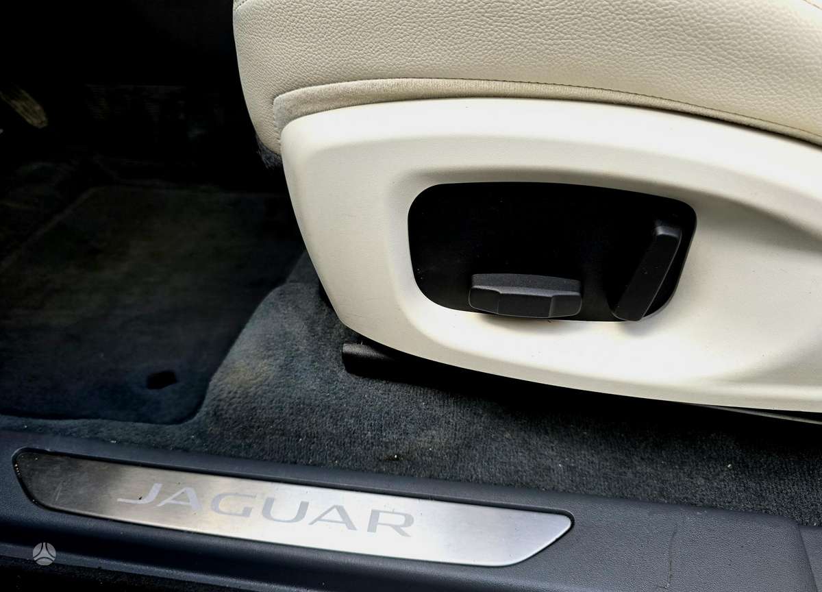 Jaguar E-Pace, 2.0 l., off-road / crossover