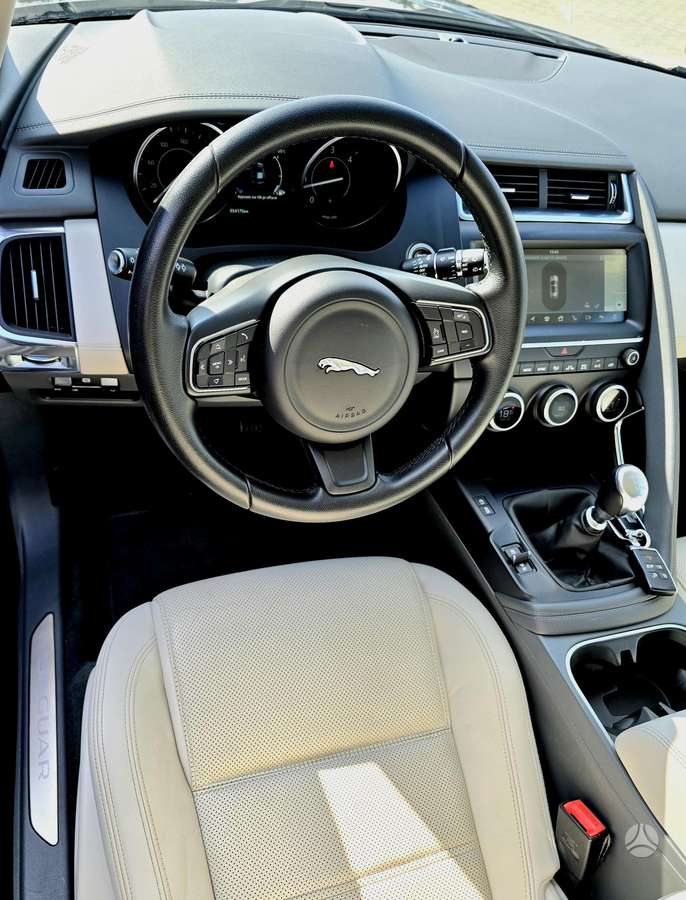 Jaguar E-Pace, 2.0 l., off-road / crossover