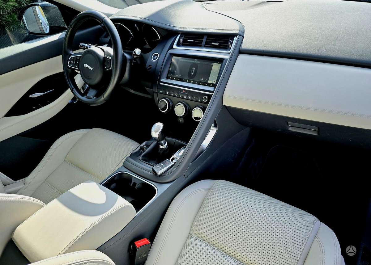 Jaguar E-Pace, 2.0 l., off-road / crossover