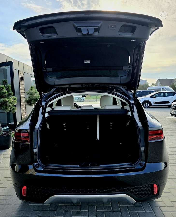 Jaguar E-Pace, 2.0 l., off-road / crossover