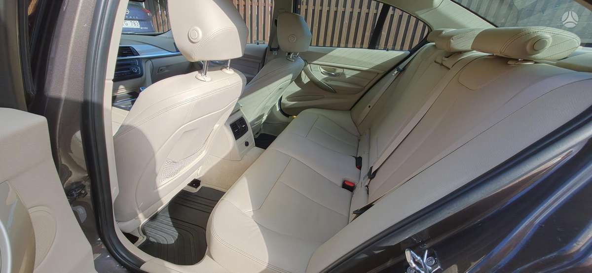 BMW 320, 2.0 l., saloon / sedan