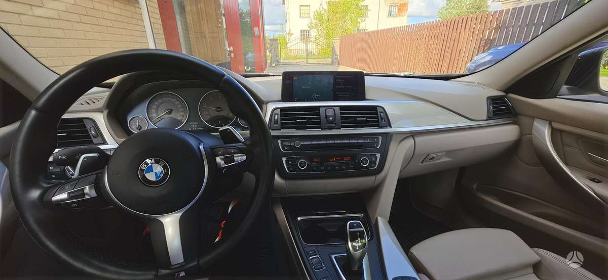 BMW 320, 2.0 l., saloon / sedan