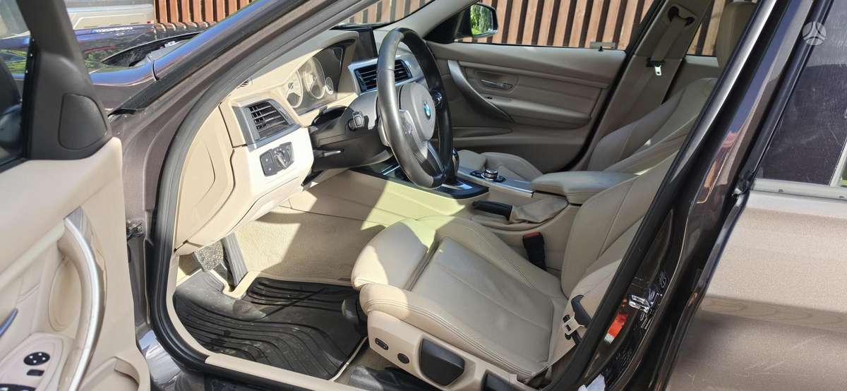 BMW 320, 2.0 l., saloon / sedan