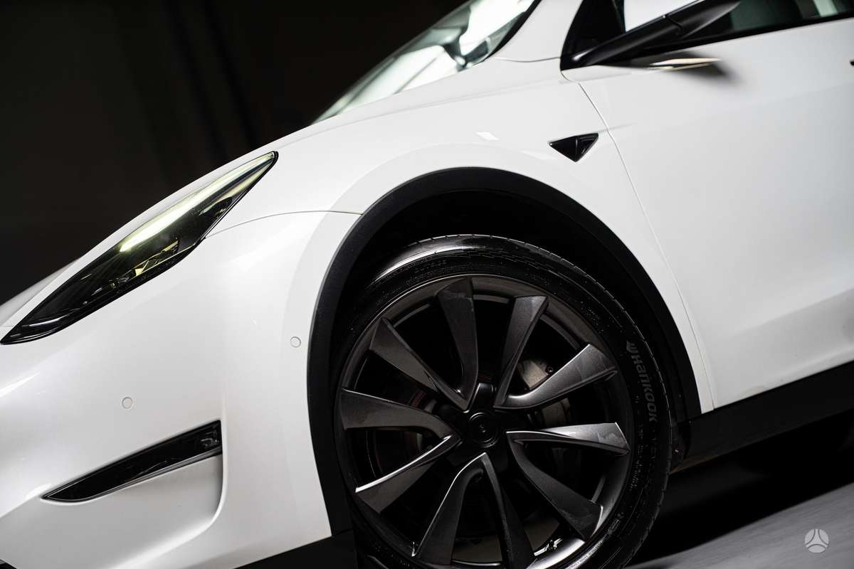Tesla Model Y, 81 kWh, off-road / crossover