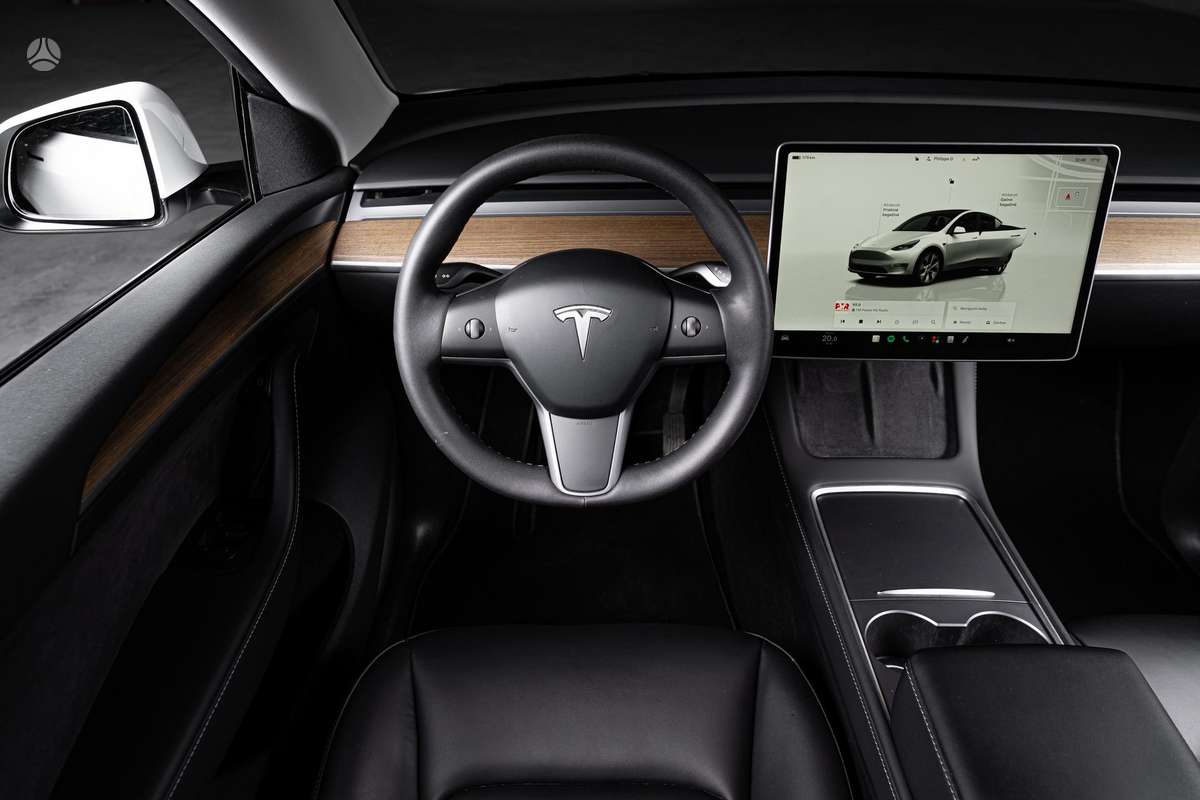 Tesla Model Y, 81 kWh, off-road / crossover