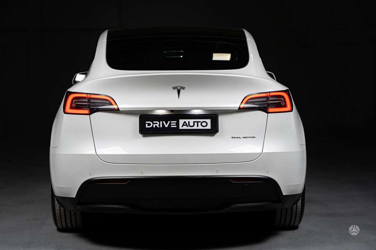 Tesla Model Y, 81 kWh, off-road / crossover